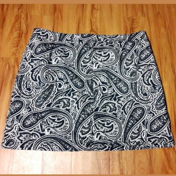 Karen Scott Pants - 🌟SOLD🌟 Karen Scott Paisley Print Skort